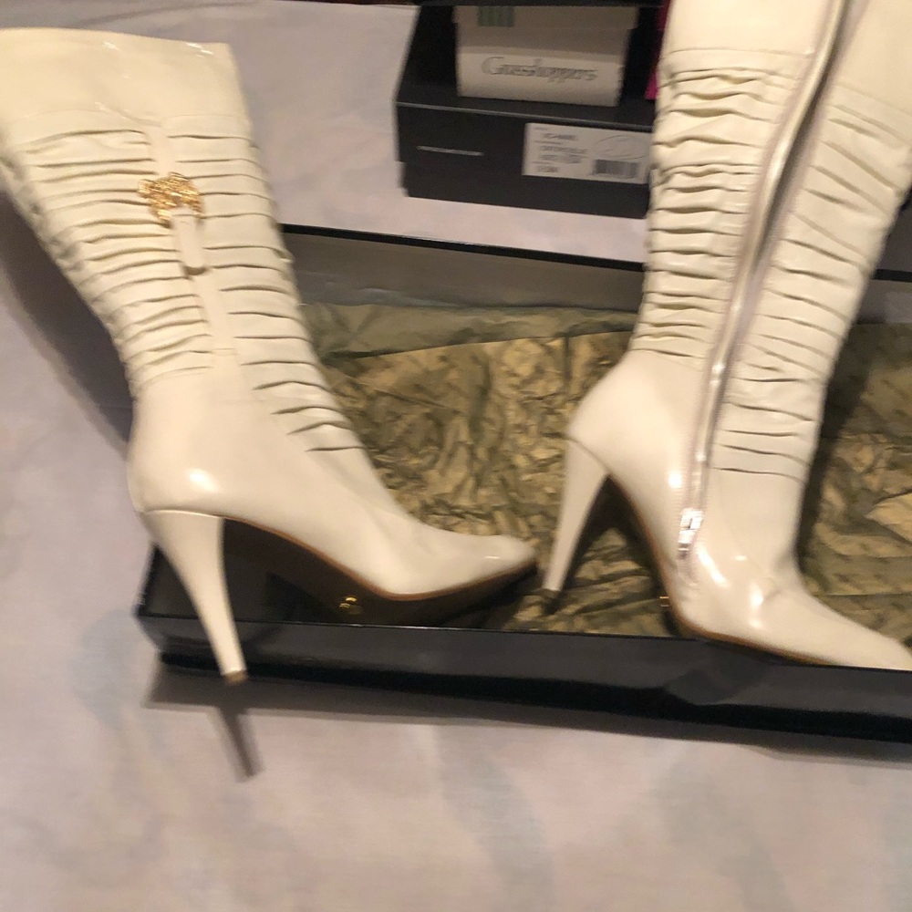 Woman’s White Leather Boots. Brand New. Size 9